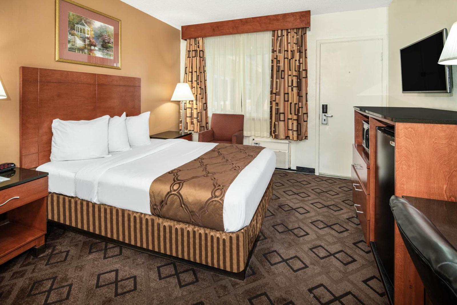 Travelodge by Wyndham Burbank-Glendale